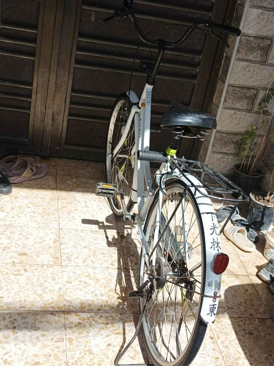 سلام عليكم بايسكل بطه ياباني اصلي لون ابيض  للبيع بايسكل بعده جديد بجيس نضافه 100/95 بريك وره وكدام شغالات تايرات نضاف بايسكل نضيف يخبل سعر 90وبي مجال قليل مكاني  نجف شارع جامعه الكفيل مقابيل شارع 60الاول ستفسار اكثر ***********شراي بخدمته
