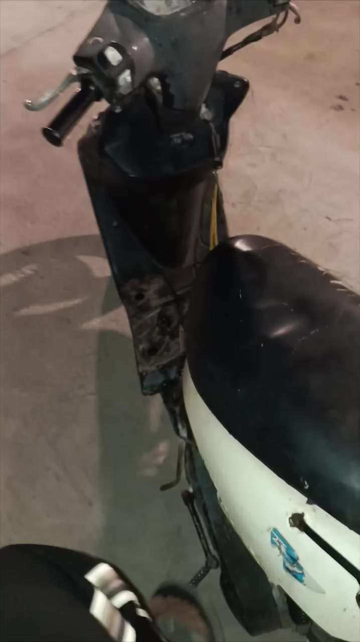 السلام عليكم دراجه بيجي تسع زروف للبيع مكينه مجفته مرا وحده تجفيت جديد مكينه نضيفه شرط دكت هندر شلعه ومعدل فول كهربائيات كلها شغاله و جديده يرادلها بس كفرات تايرات نضيفه ابو الخصيب يم مستشفى الصيني السعر 180 وبيها مجال للشراي ***********
