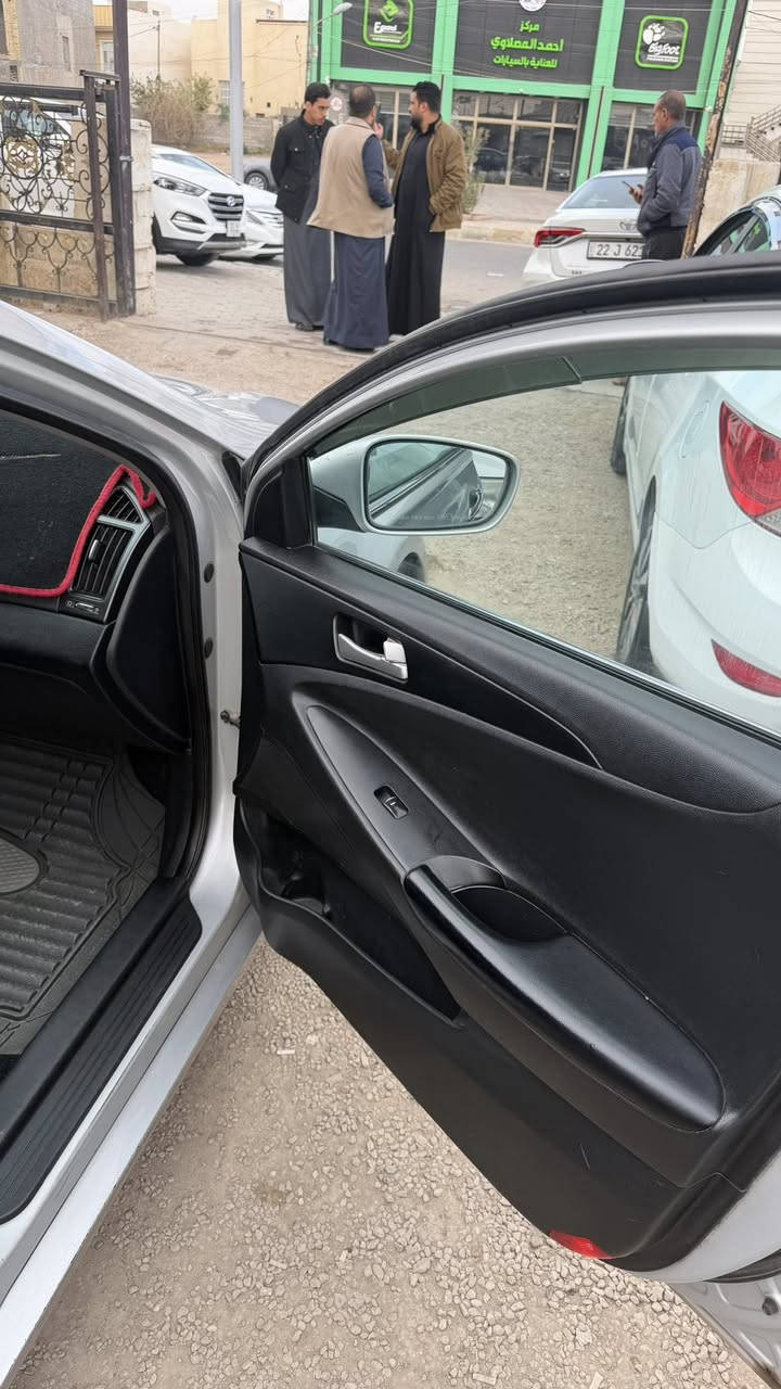 سوناتا موديل 2011
مكفوله كفاله عامه حته الدعاميات 
محرك 2000 دوش نضامين وحولتها نضام واحد 
سعرها 95 ورقة وبيها مجال قليل موجوده بمعارض وائل حاليا 
الرقم ***********
كشنات جلد
أرضيات جلد من الشركه 
كامره خلفيه
شاشه 
نضام ايكو 
تحكمات سترين 
سماعات دمام
