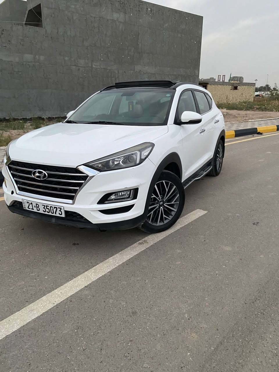 السلام عليكم 

توسان 2020
فووول مواصفات 1/1 
محرك 2000 دوش
بانوراما 
تبريد قطعتين ثلج ❄️
بصمه تشغيل ودخول 
ترحيب 
لد نهاري
شاحن واير ليس
شاشة جبيرة
كامرة وحساس 
حساسات امامي وخلفي
كشن كهرباء 
مرايات شفط واشاير بالمري
تحكمات ستيرن
3 انظمه قيادة
سيارة مكفولة من كلشي عدا قطعه صبغ فقط...موضح بالسونار
سعر السيارة 200$ وبيها مجال قليل
📞*********** 
مكان سيارة بغداد جديدة📍
