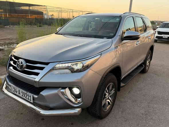 السلام عليكم 
تويوتا فورتشنر 2019 فول ١ع وحد
ماشية 115 الف كيلو وقابل للزيادة 
#شركة SAS  باسمي 
-محرك 4 سلندر VVTI.2700
2-بصمة دخول ذكي
3-فورويل +قفل دفلوك 
4-كير اوتو +شفتات ستيرن ترجيع نمر
تحكم استيرن جهتين
5-وضعيات قيادة Eco+PWR
6_نضام مانع انزلاق 
7-حساسات خلفي 
8-مري كهرباء شفط +اشارة 
9_شاشة كبيرة Car play
10-كامرة بلاد +GPS 
12-منفذ شحن 
13-ثلاجة 
14-صاج +ستيرن حياكة 
15-عوارض اعلى سقف المركبة 
16-المصد الأمامي كروم +بطانة محرك 
18-بك لايت LED
19-كروز مثبت السرعه 
20-قطع تبريد عدد 3+ لوحة تبريد بيانو 
21-عدد المقاعد 7 
22-ويل كب  17

السعر  278 ورقة 

ابواحمد 
***********
