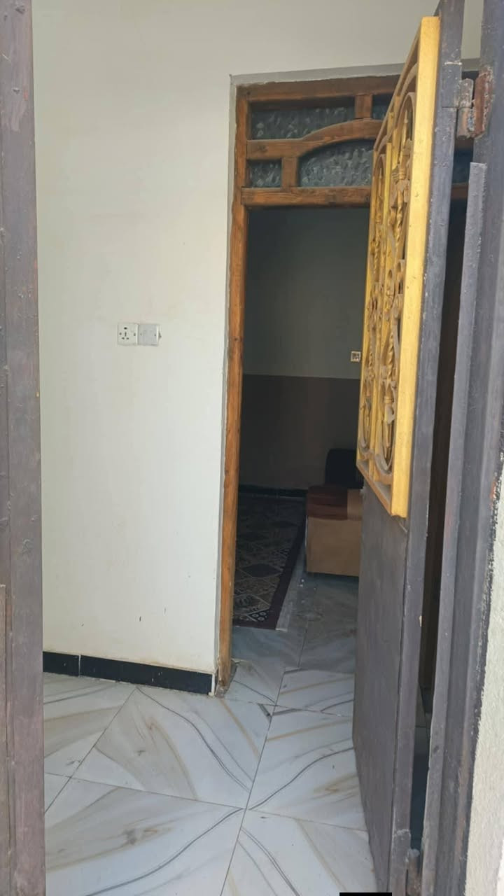 دار للبيع  دور نفط  طابو زراعي سند 25  مساحه 210 متر  بالبدايه  قريب جدآ من عواشه  يحتوي ع ستقبال وصاله   3 غرف واسعه مطبخ حار وبارد  ومناور وصحيات وگراج واسع  سعر 115 بي مجال  مستعجل ع بيعته *********** فقط واتساب
