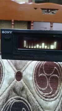 مكلف بالنشر. ايكولايزر سوني موديل ٩١٠. كهرباء ١١٠ فولت. ٩ باند.نقاوة ف...