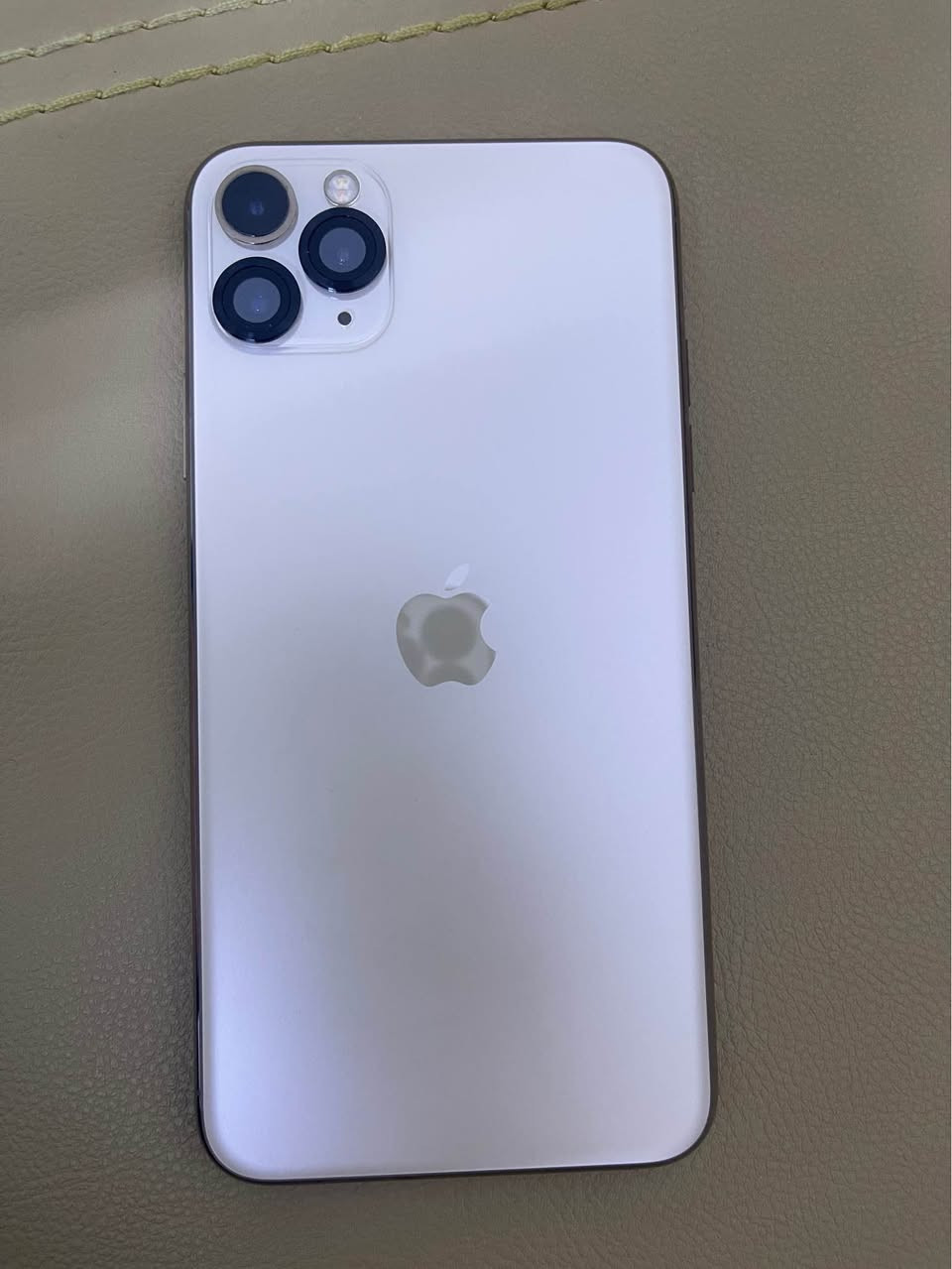 ١١برو ماكس ذاكرة ٢٥٦ جهاز امبدل شاشة اصلية تفصيخ من جهاز ثاني وبي فطر من جوة موضح بالصورة ملمسهة سريع ومابي اي لاك والفيس يدي متوقف وامبدل بطارية مال تفصيخ جهاز صوت نت سيمكارت كامرات  كلة شغال رايدة اب٢٢٠وبية مجال المكان حي القاهرة قرب جامع النداء الرقم *********** بغداد, العراق
