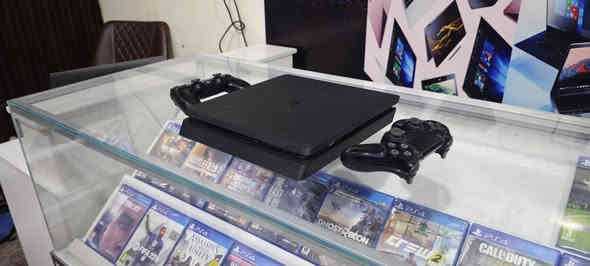 السلام عليكم
متوفر بلي ستيشن 4 سلم مهكر نضام 12.02 
حجم الهارد 1 تيرا بايت موجود بي 18 لعبه 
ويا جوستكين اصليات
ملحقاته كامله 

سعر الجهاز 300 الف دينار عراقي 
سعر نهائي 

لشراي يراسلني على هذا الرقم متوفر وتسأب 
***********
