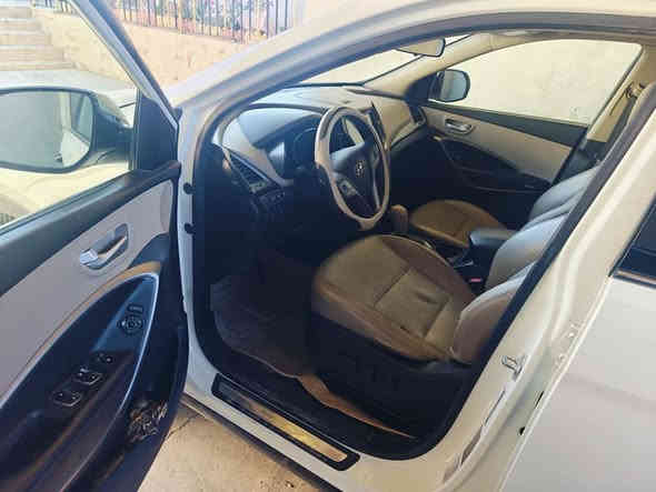 اخوان عندي سياره للبيع سنتافي موديل 2015  محرك 6 س
خليجي بدون صبغ بدون اي حادث نضافه 100%
 سقف بانو راما
كشنات جلد وكهربائي 
رقم اربيل شرط تحويل 
مرايه شفط داخل اسود وبيجي 
سياره فول واحد على واحد 
باسم اخويه السياره 
الشراي يتصل على هذا الرقم 
***********
***********
سعر السياره 225 وبي مجال الحمدانية
