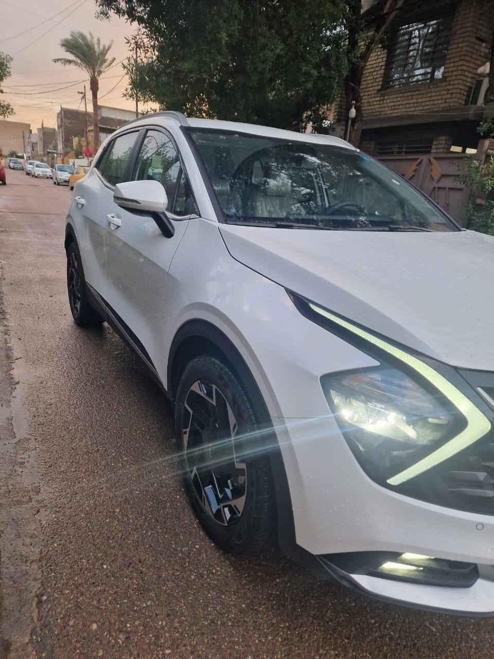 ... سبورتج موديل٢٥ خليجي.. رقم بغداد زيرو الجديد.. . فول مواصفات ماعدا البانروما... تشغيل عن بعد.. مانع انزلاق.. حساسات خلفيه واماميه.. كراسي كهرباء.. كراسي تدفئه.. مقود تدفئه.. شفتات.. وبعد مواصفات..  كفاله عامه من صبغ وبارد وتبديل عنواني بغداد لدورة رقمي ***********
