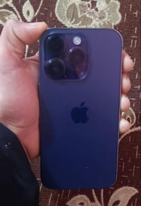 ١٤ برو نسخه الايسم  ذاكره ٢٥٦ بطارية 95  نضيف جداً  سعره٦٥٠  شاحنه وكف...