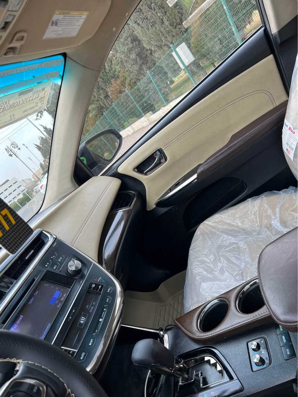 تۆیۆتا ئەڤەلۆن خلیجی
مۆدێل ٢٠١٣
مواسەفات limted
بئ سبوغه
گێر و مەکینەی نەکراوەتەوە 
ڕەقەم و سەنەوی تازەیە 
١٢٥ هه زار رؤيشتووه 
٤ شؤينى ساردى  هه يه 

م / *********** أربيل, العراق
