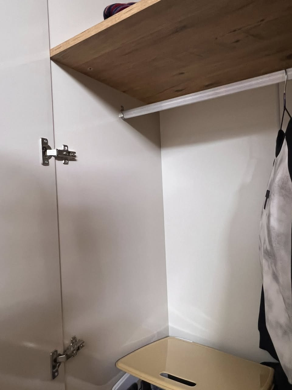 سلام عليكم غرفه نوم للبيع مستعمله جم شهر 8 قطع ونظيفه بس بيهه فطر بسيط بقطعه الجرارات ليورا متبين مثل ما موضح بلصوره رايدهه ب مليون و٥٠٠ وبيها مجال رقم ***********
