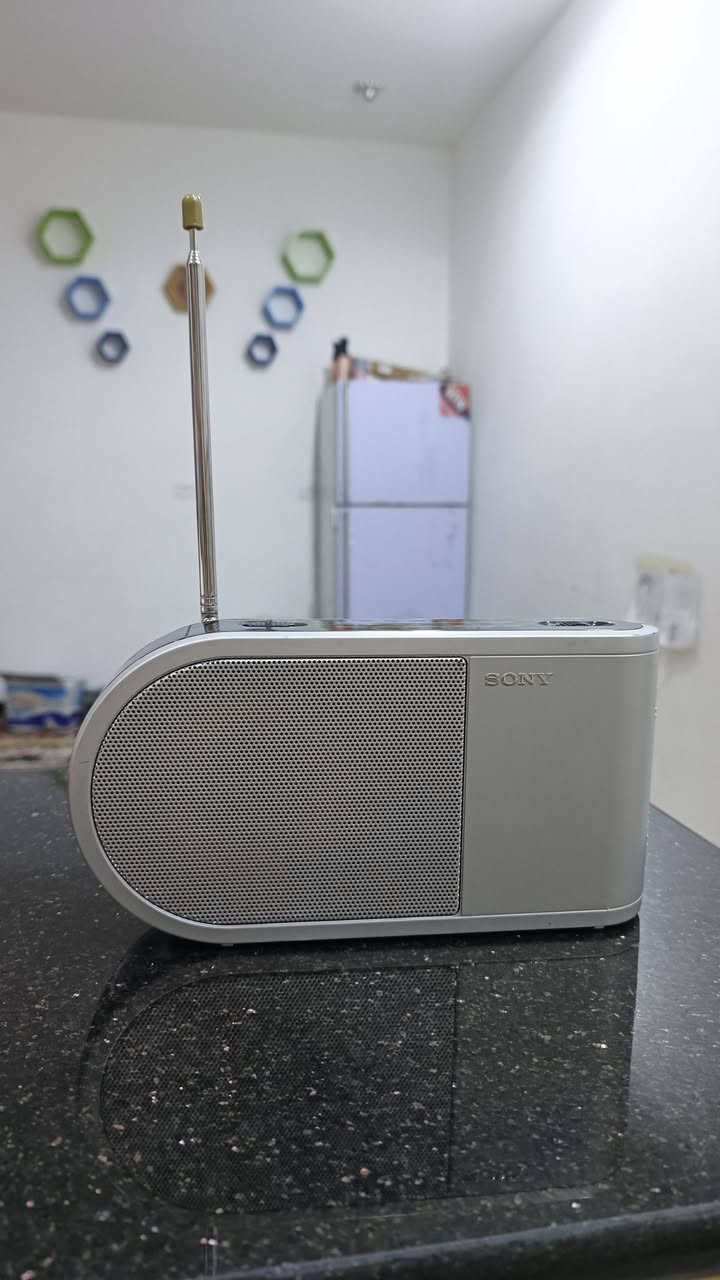 راديو سوني باله انكليزية صناعه ياباني اصلي، 3 موجات  AM/FM/LW، السحب و الصوت جداً نقي و رائع و بدن الجهاز نظيف جداً امانة على البلاد لا مفتوح و لا مصلح، يشتغل على ٣ باتريات ساعه و محوله 4.5 فولت. 
٥٠ الف


**إذا كنت صاحب هذا الإعلان وتريد حذفه لأي سبب، رجاءا أرسل رسالة إلى الدعم الفني**