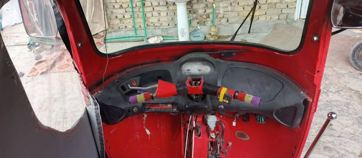 تكتك بياجو موديل 18 اوراق اصولية👌 محرك تي في اس قبل ايام من شديته التكتك خير من الله تشغل وتطلع علئ باب الله:..
( الي موشراي لايتعبني )
*********** 📲
