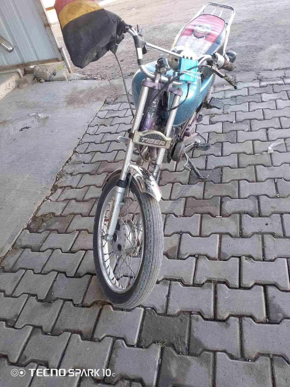 السلام عليكم ماطور للبيع موديل 19 بارت خمس تسعات المحرك معمر جديد الماطور شرط شلعه ومعدل السعر 250 وبي مجال للاستفسار  *********** ولخاص مفتوح
