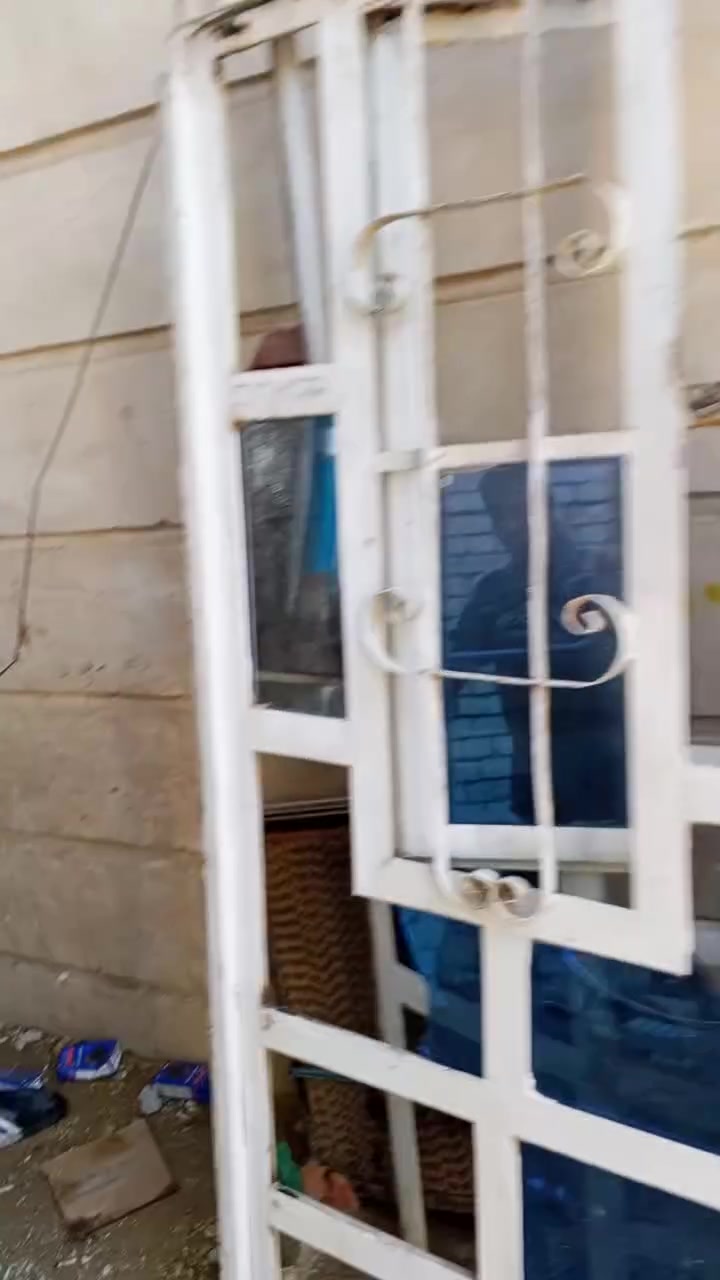 ***********
