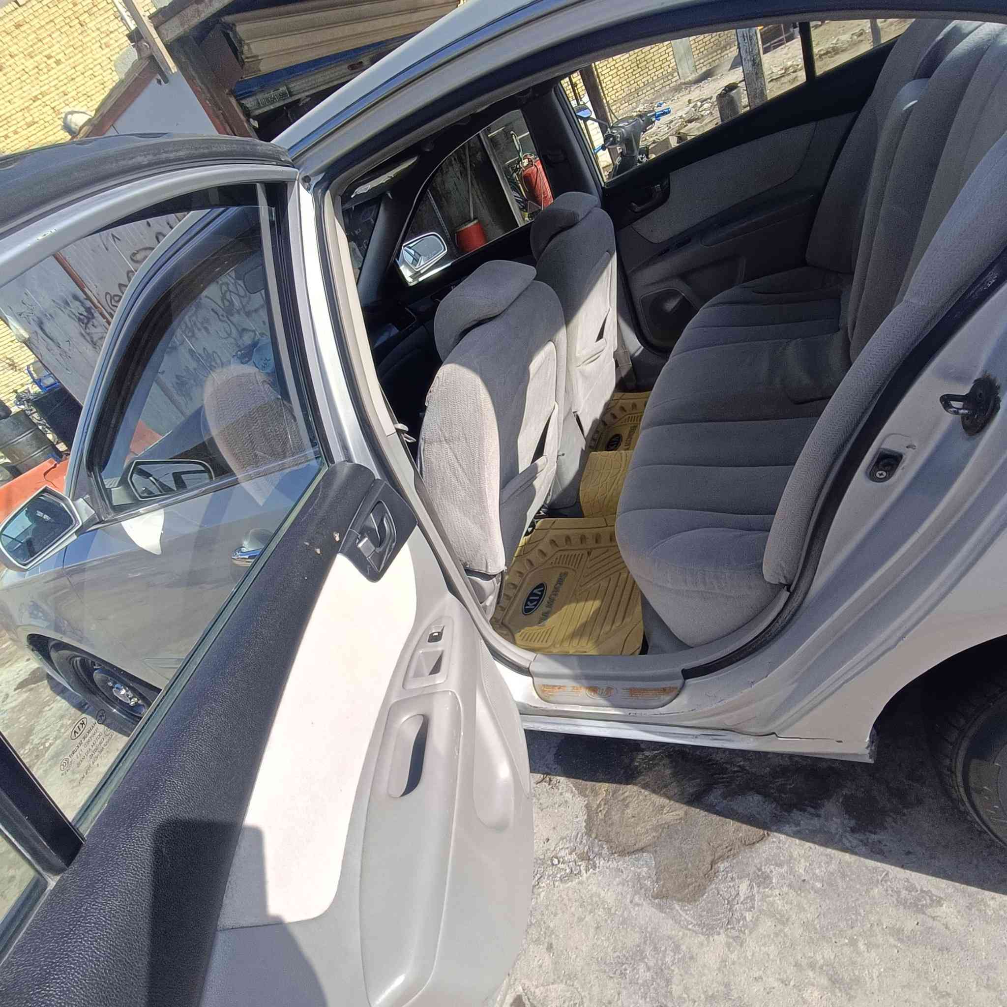 سلام عليكم سياره كيا اوبتيما 2007 وارد امريكي سياره بيها صبغ حزام كير ومكينه وحداديه كله جديد سياره بيها جاملغ وبيها ضربه مال أمريكا بنص الدوسه   سياره باسمي تحويل ثاني يوم.سعر ب95وبيها مجال ‏‪
***********
