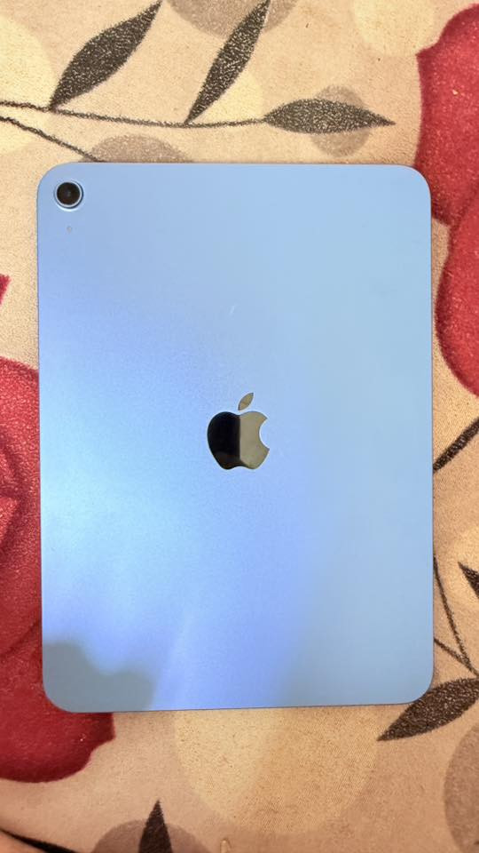 ‏السلام عليكم عندي iPad 11 صار خمسة أيام المشتري وأريد بيئة جهاز جديد كل ملحقات وياه السعر أو WhatsApp *********** ￼￼
