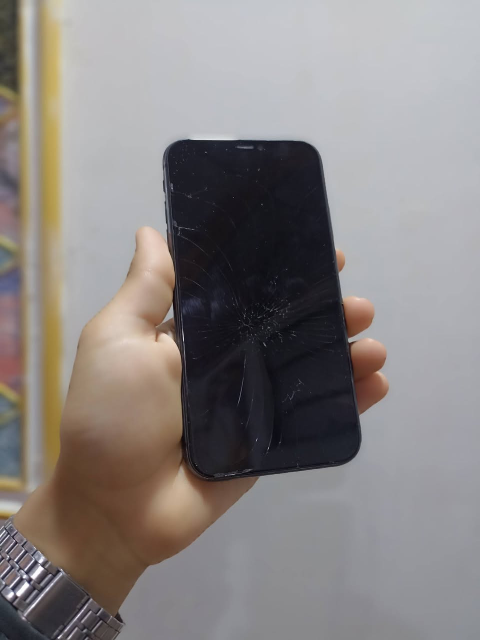 سلام عليكم ايفون 11العادي دبل شريحه ذاكره 128 مبدل بطارية اصليه فقط 100 نموذج M فيس ايدي شغال كلشي شغال بي فقط هذا الكسر الي بالشاشة ما مآثر ع المس ابد الشراي واتساب فقط رقمي للتواصل ***********

