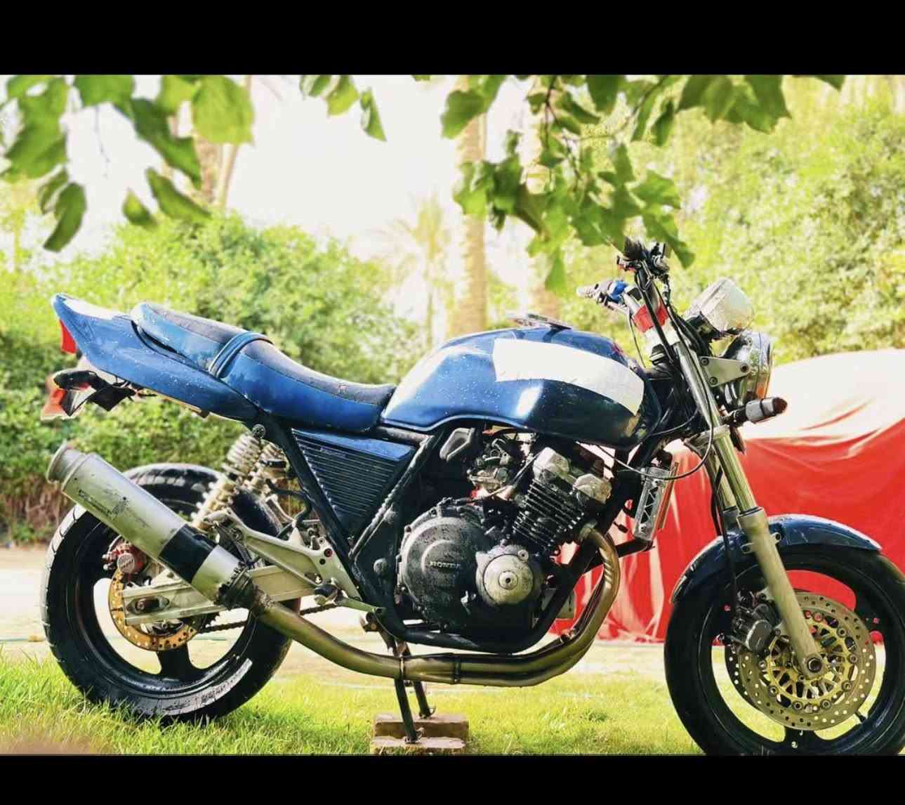 سلام عليكم 
لبيع مستعجل cb400 للبيع او مراوس حسب القناعه 
دراجة عليه ادامه شلعه ومعدل شك الكاع مكينه خرسه 
مكينه مفتوحه وشغل بلادي تفاصيل اكثر عل رقم او بي وتساب***********
مكانه كربلاء
