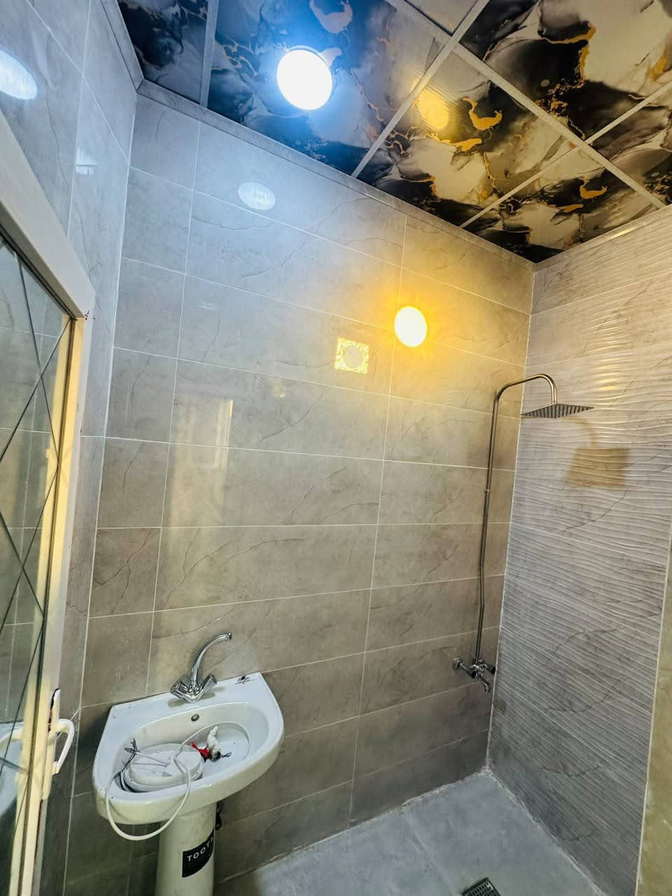 عروض مكتب الاخؤين للعقار حي الملاين الثانيه دار 🏠 مساحه 
120 متر طابقين وبيتونه 
بناء حديث 2026 
قرب عماره ابو فهد  
عدد غرف النوم 4 واسعات  
خدمات كامله 
تسليم فوري 
الاستفسار 
*********** ابو رعد 
*********** ابو عمر 
*********** رعد بيغمبرلي
