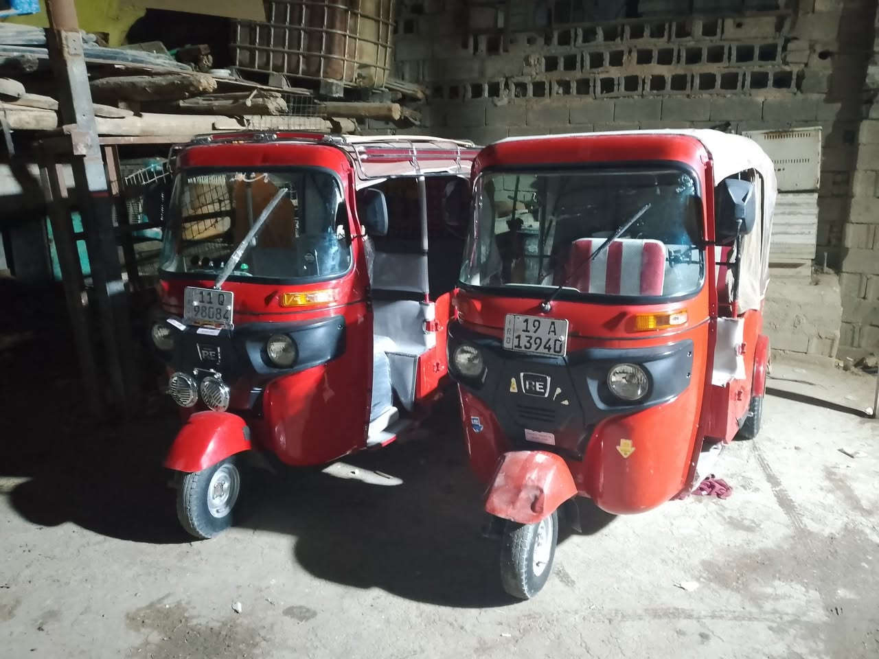 السلام عليكم تكاتك للبيع 21 و 22 مكان بغداد رقم ***********
