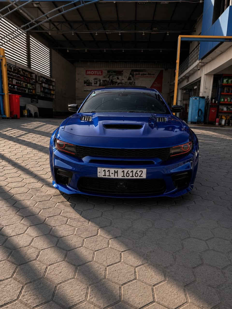 للمراوس فقط جارجر سكات باك وايد بدي أصلي 2021
‎رقم بغداد باسمي  
عليها جكات s3 كات باك 

🔹 الموديل : 2021  
🔹 الماشية : 26 ألف  
🔹 المحرك : SRT V8 6.4L  
🔹 القوة : 540 حصان  

السيارة مبرمجة برمجة مصطفى إيكل  
وعليها تزويد بلكات + شوته + دركة SRT فورجد احمر rbm   
شوته رياضية مفتوحة afe 6400 🔥  
دواخل كاربون فايبر + ليد ديشبول وأبواب بتحكم بلوتوث حسب اللون الي تريده  

المواصفات — فول الفول :  
• رادارات أمامي / خلفي / جانبي  
• سماعات هارمن كاردن — دمام طرب  
• مكابح Brembo SRT  
أمامي 6 بستم / خلفي 4 بستم  
• فتحة سقف سلايد  
• مقاعد حضن كنتاره ختم النحلة  
• تبريد وتدفئة للمقاعد الأمامية  
• تدفئة للمقاعد الخلفية  
• شاشة 8.4 SRT كاملة  
• نقطة عمياء + ترحيب  
• ستيرن كهرباء + تدفئة  
• كير شفتر بالستيرن  
• ويلات 20 وايد بدي  
• خنك 1/1 — كزوز SRT بلادي طرب الطروب 🔥

حادث السيارة فقط دعامية أمامية  
وسعرها 330 وبيها مجال 

📍الموقع : النجف  
📞 ***********
