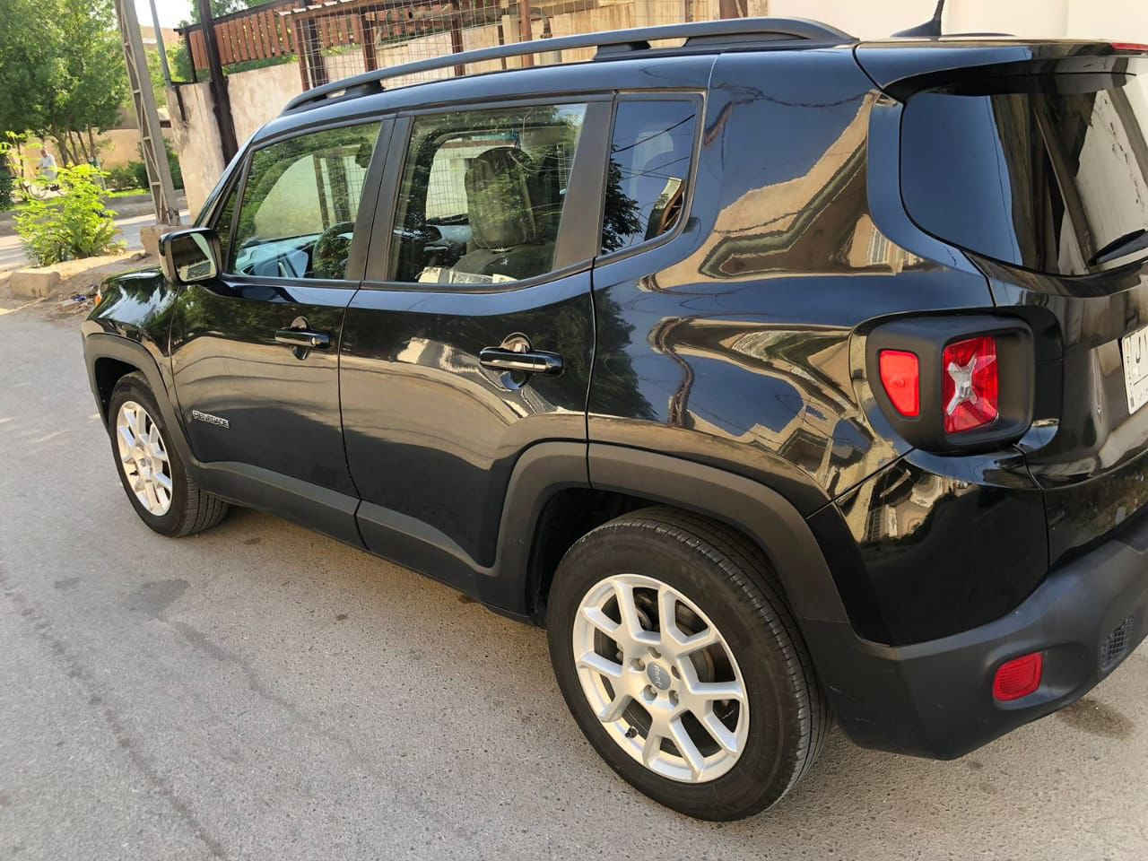 السلام عليكم
جيب رينكيد 
موديل 2021  لون اسود 
رقم بغداد بسمي
صبغ جاملغ امامي و حافه البنيد صور حادث بالمنشور 
مواصفات
بصمه تشغيل 
كامره دواره 
شاشه كبيره 
شاشه اعطال 
تحديد مسار 
رادار امامي 
رادار جانبي 
مانع تزحلق
فول تحكم ستيرن
هاندبريك بصمه
حساس اطارات 
مكان بغداد بسمايه 
سعر 123 بيها مجال بسيط 
***********
