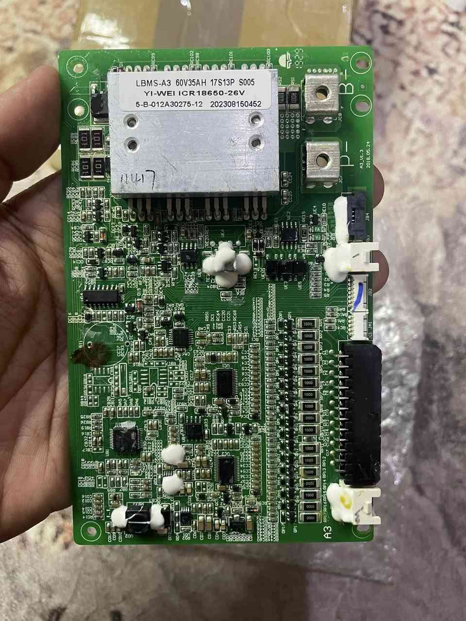 بورد بطارية مال سكوتر ٦٠ فولت  جديد امزون شرط الشغل  على اول تم ٣٠ الف شامل التوصيل


**إذا كنت صاحب هذا الإعلان وتريد حذفه لأي سبب، رجاءا أرسل رسالة إلى الدعم الفني**