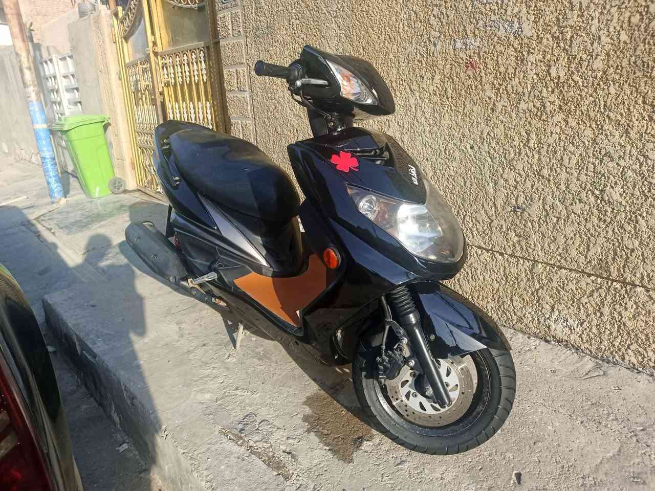 السلام عليكم دراجة سكنس فحل للبيع دراجة جديدة ما تعبانة مكينة مامفتوحة علة وضع الشركة كهربائيات كلهة شغالة سلف شغال نوزل 125ccدراجة نضيفة عنوان بغداد العبيدي السعر950الف رقم***********
