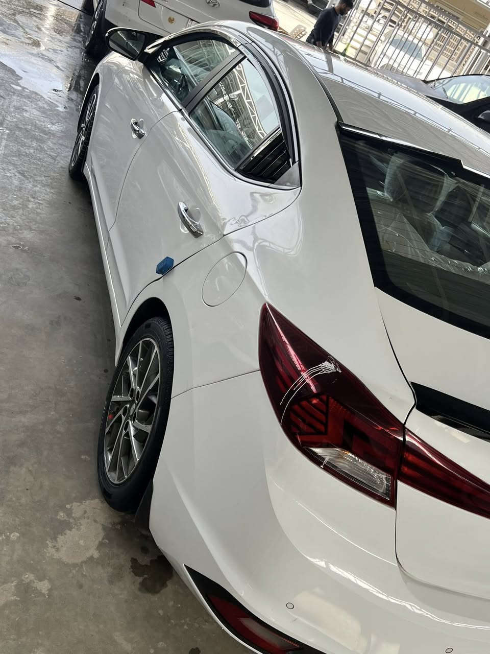 السلام عليكم ألنترا خليجي 2020 المواصفات بصمة مري شفط شاشة فتحة بيها ثلاث قطع موضحة بالسونار السعر  135 وبيها مجال للاتصال على الرقم *********** مكان السيارة بغداد الوسفية
