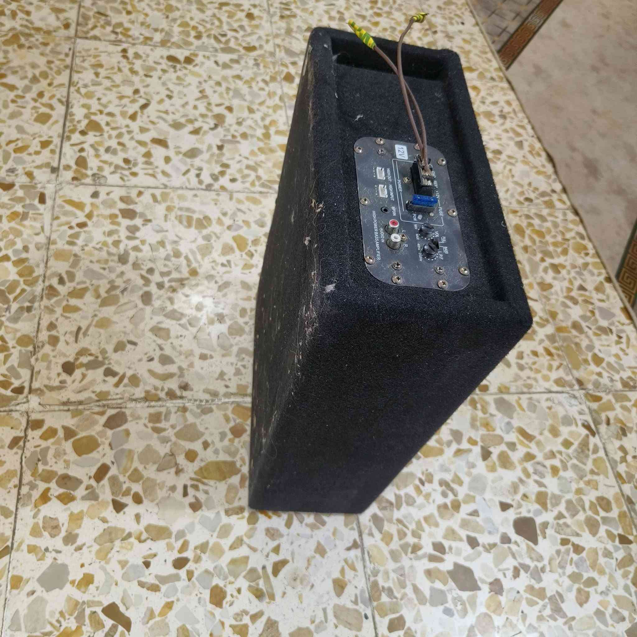 سلام عليكم للبيع دمام حجم 12V  سعر 40 رقم ***********
