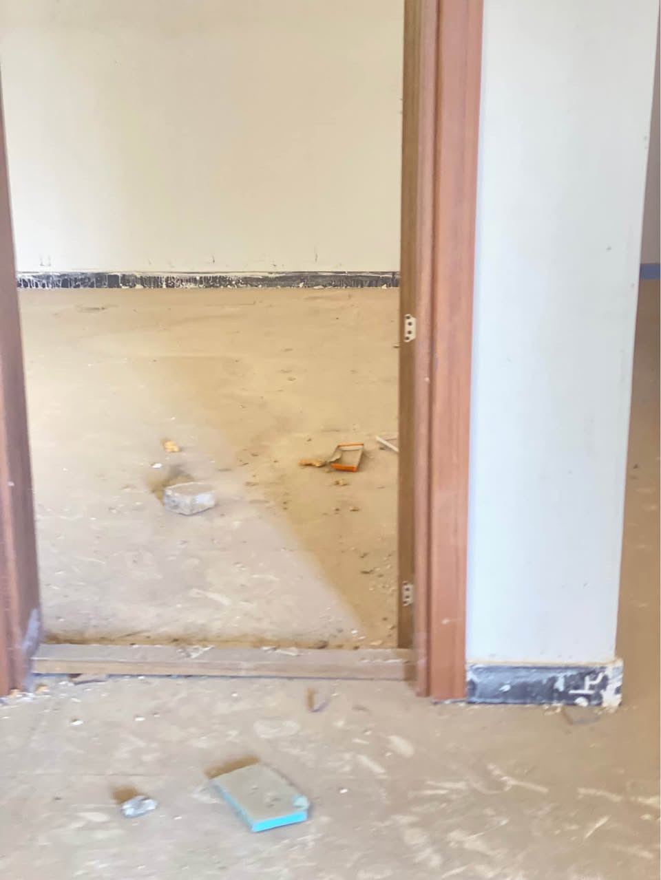 بيت بمجمع السلام بالموحبة ٢٠٠ متر طابق واحد غرفين وصاله واستقبال مطبخ صحيات كراج وحديقة *********** ناصرية, ذي قار
