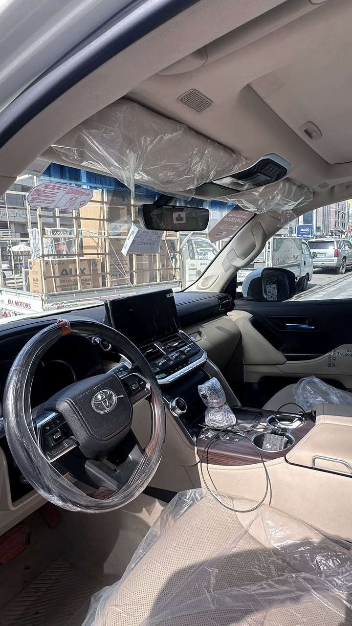 السلام عليكم
للبيع لاندكروز
موديل 2024
فئة GXRتون تيربو 
مكفولة كفالة عامة 
مغلفة ppf
رقم شمالي ب اسمي 
فول مواصفات
ماشية 30000km
الاستفسار 
***********
