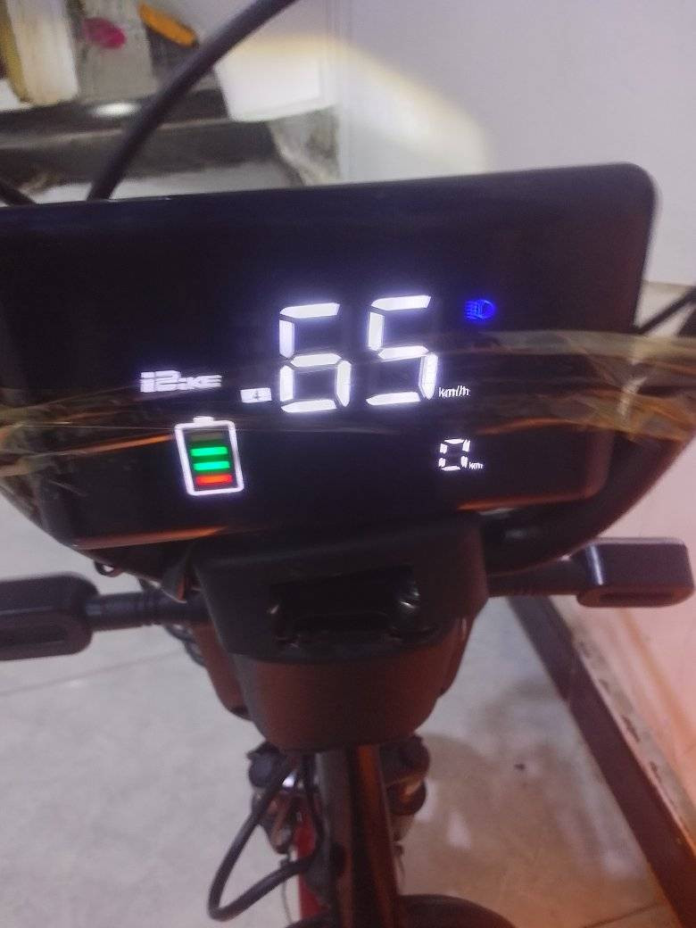 سلام عليكم 
دراجه للبيع 
جديده ما ما شيه دراجه بعده بل جيس
نضافه 99/100
حجم 14 
بيه بصمه 2 + 4 سويج
4 نمر دراجه 
سعر 350 وبيه مجال للطيبين 
الرقم ***********
العنوان البصره شط العرب الجزيره
