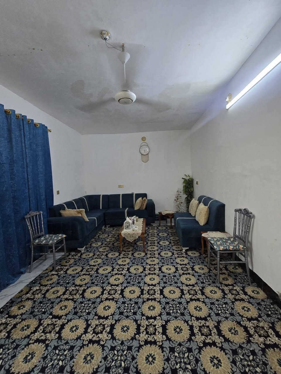 140متر يحتوي على غرفتين نوم صاله مطبخ صحيات استقبال 
ساس حجر بناء بلوك السقف عكاده 
عنوان الدار  نجف كوفه براكيه خلف صيدليه الخنساء  سعر 40 مليون  للإستفسار مراجعه المڰتب القمه شارع المعمل مجاور شارع سيدحبيب مقابل صيدليه زحل جوار صيدليه بلال ***********
***********
