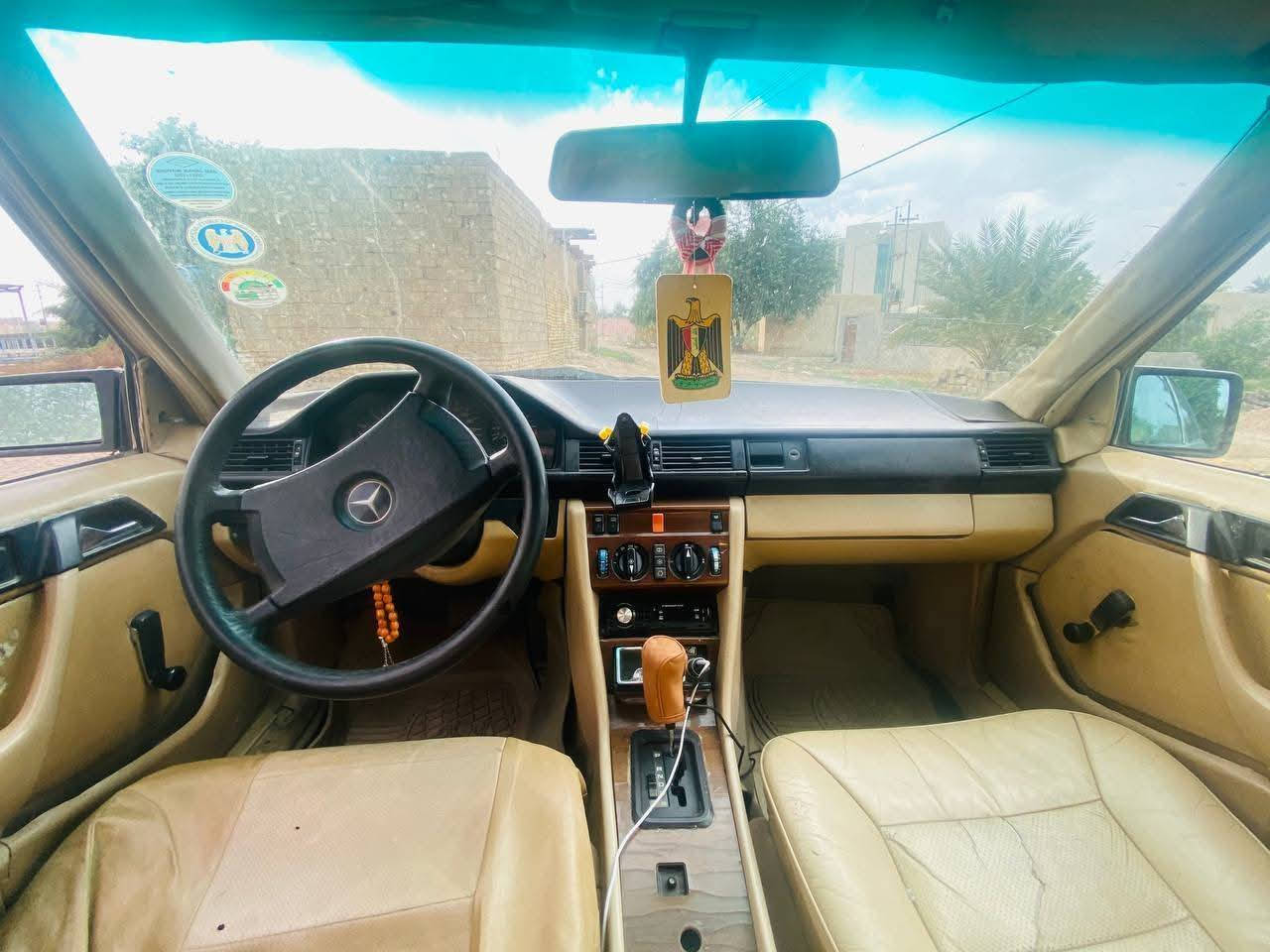 سلام عليكم شباب سياره مارسدس دب نضيفه محرك وكير جدد ثنين ونص مصبوغه عام للجماليه كلشي بيهاشغال سنويه الثمانية وعشرين موديل سبعه وثمانون تخم تاير تبريد شغال حداده نضيفه تايرات جديد العنوان بصره قضاء المدينه رقم الهاتف واتساب ***********السعر50
