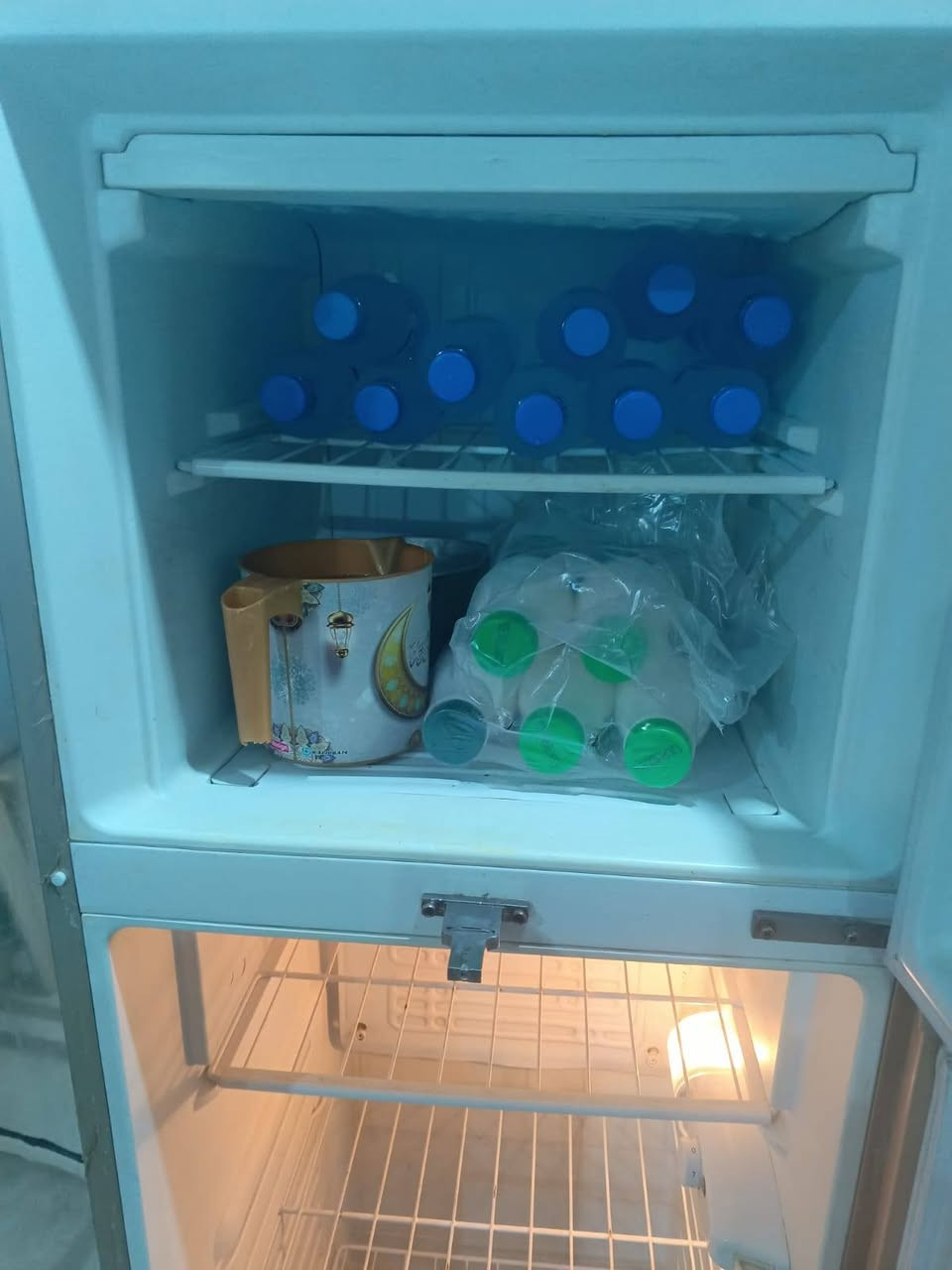 ثلاجه للبيع جديده نضيفه كلش السعر قفله 250 مكان دغاره


**إذا كنت صاحب هذا الإعلان وتريد حذفه لأي سبب، رجاءا أرسل رسالة إلى الدعم الفني**