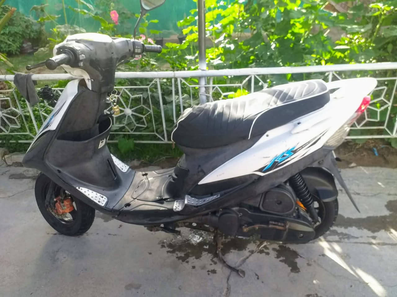 السلام عليكم دراجه ماكس عدله للبيع نكره سلف وهندر مكينه بلاديه  مكفوله من تبخير نضوح صوت شلعه ومعدل شك الكاع كفرات بلادي كلها ختم واحد كهربائيات كلها شغاله هورن اشاير لايت كله شغال دراجه خير من الله كامله مكمله مابيه اي نقص السعر 550 وبيها مجال للشراي مكاني بغداد الامين الثانيه وهذا رقمي ***********
