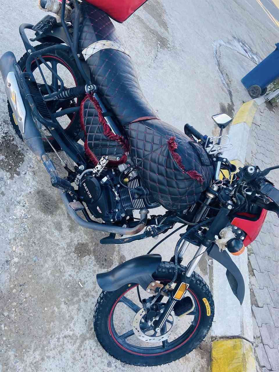 دراجه دايوان موديل 23 دراجه نصيفه وحلوه بلادي ما مفتوح بيها شي مرقمه ديالى وبسمي
عنوانه /ديالى الغالبيه 
رقم الهاتف ***********
اتصل وبيك خير وتدلل
