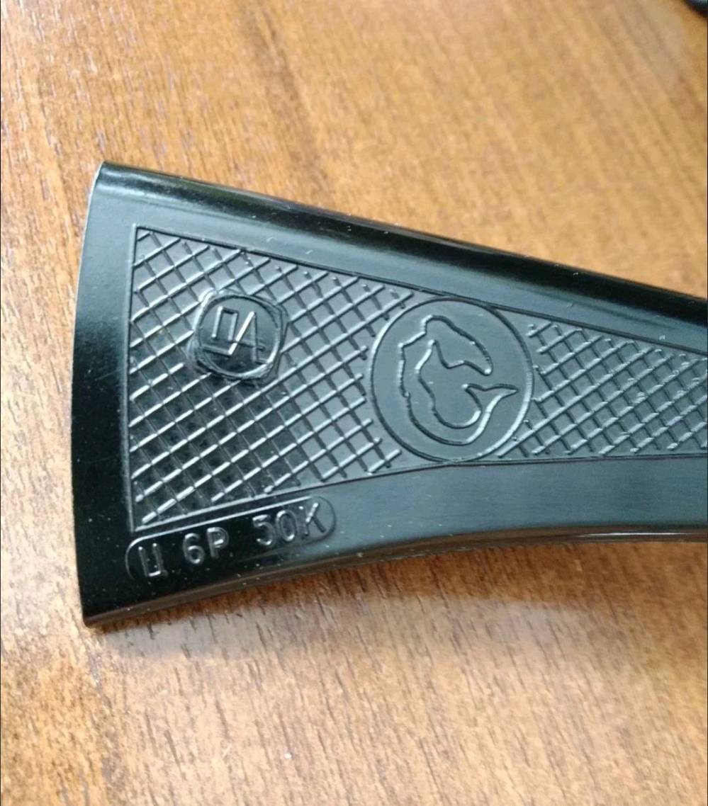 لعشاق الأنتيكات الروسية 
صنارة صيد عتيقة سوفيتية (حورية البحر ) 
كانت تستخدم لصيد السمك في الشتاء

متوفر قطعتين نفس اللون  فقط ، موضحة بالصور .
(سعر القطعتين معاً 85,000)