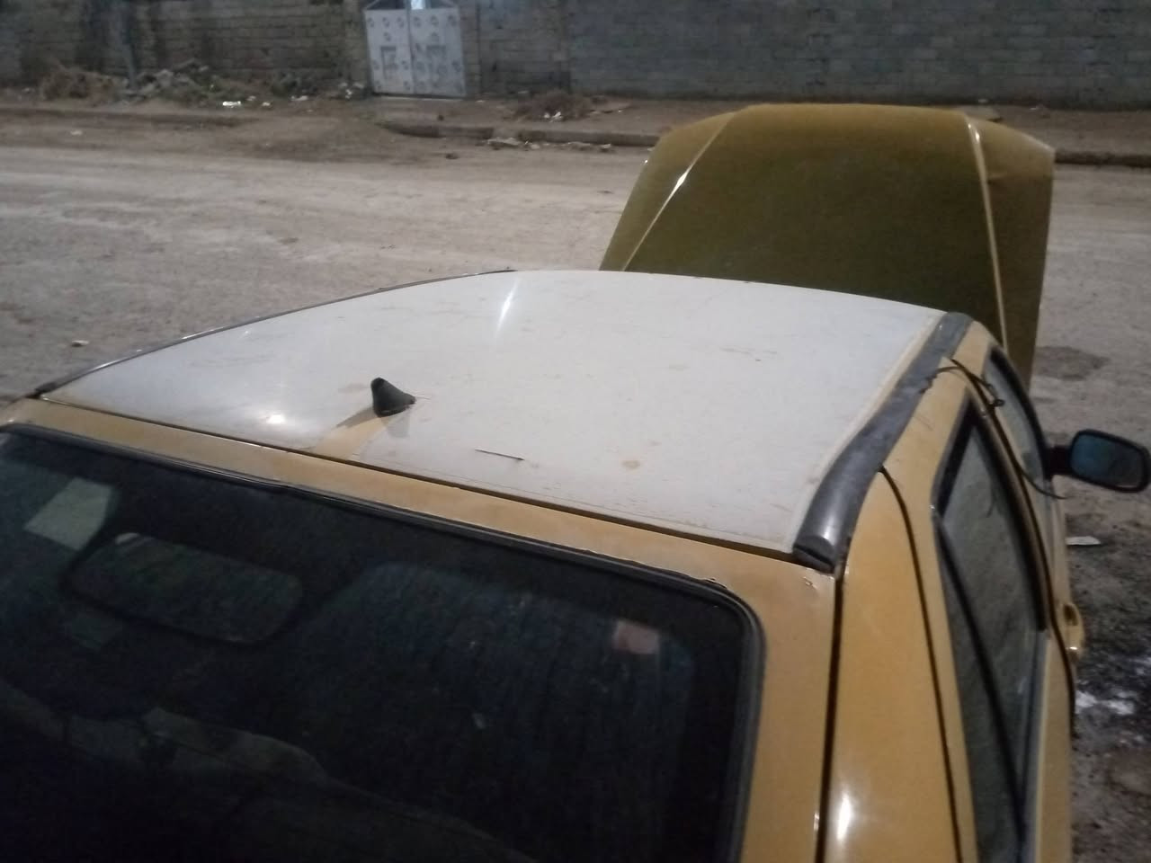 السلام عليكم سياره للبيع جاهزه. محرك وكير مكفولات تخم وتاير وسياره مصفره من كولشي ولي شراي يجي خاص /***********
