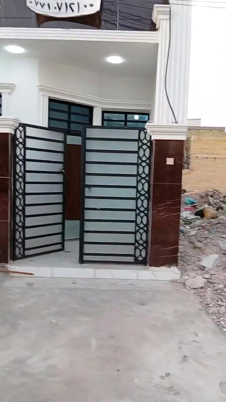 مشتمل 50 متر للبيع الشعب حي المهندسين زراعي عقد 117 شارع 15 الوسط المربع الاول طابقين او نص هسه طلعت العماله بناء جديد مدخلين استقبال او مطبخ او خدمات الطابق الاول والثاني غرفتين نوم او خدمات والبيتون غرفة كامله السعر اتصال او واتساب ***********
