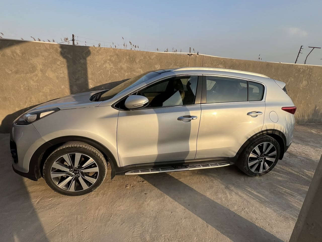 السلام عليكم للبيع  سيارة سبورتج 2017 فول مواصفات
مديل 2017 خليجي الفول 

فتحة سقف 

كير اوتماتيك 

كشنات كهرباء 

تدفئة تبريد 

كير مكينة كفاله 

السياره بيها صبغ بالدعامية الامامية

وبالجاملغ الايمن وشويه من الباب السكن 

السيارة كلش نظيفة

السعر 165 وبيها مجال 

للتواصل ***********
