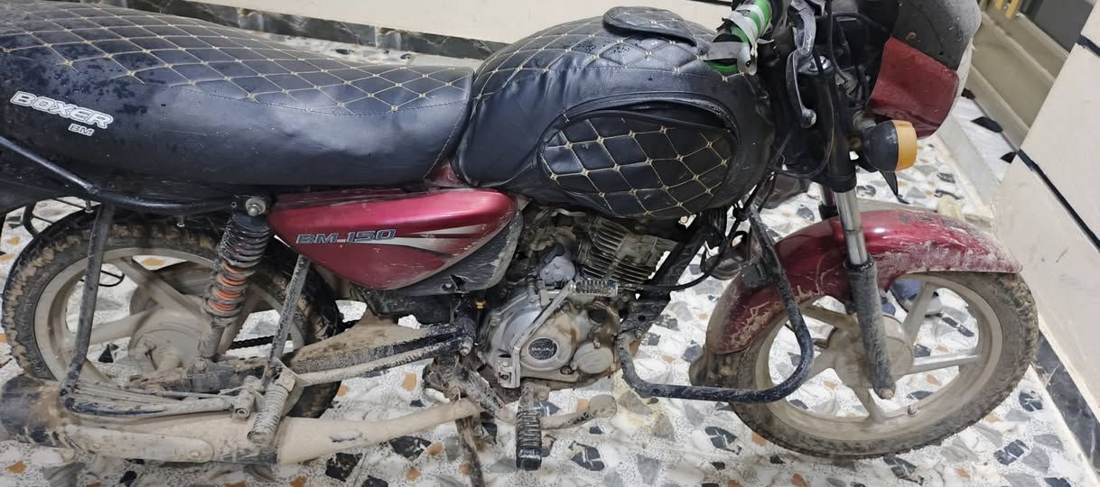 السلام عليكم دراجه بوكسر موديل ٢٠١٧ خير من الله مكينه اوراق اصولي شرط الترقيم تخم تاير دراجه مامغسوله دراجه احله من الصوره السعر ٦٥٠ وبيهة مجال الشراي يدلل مكاني ديالى قرب قريه عداي او دور الزراعه *********** وخاص موجود
