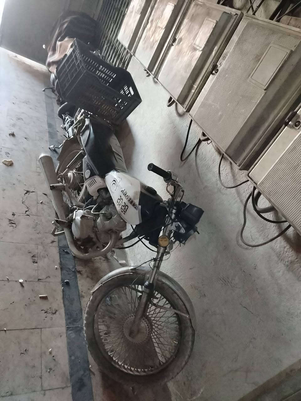 سلام عليكم شباب دراجه ٤كير مكينه كلش نضيفه وتاريهاا حلو كابرتر اصلي تيرات جدد مال كراب ولله صار سنه عندي موديتهاا تصليح بس يرادلهاا ترتيب شويه سعرهاا قفل ٢٥٠ مكاني بالقاهره قرب جوازات ***********
