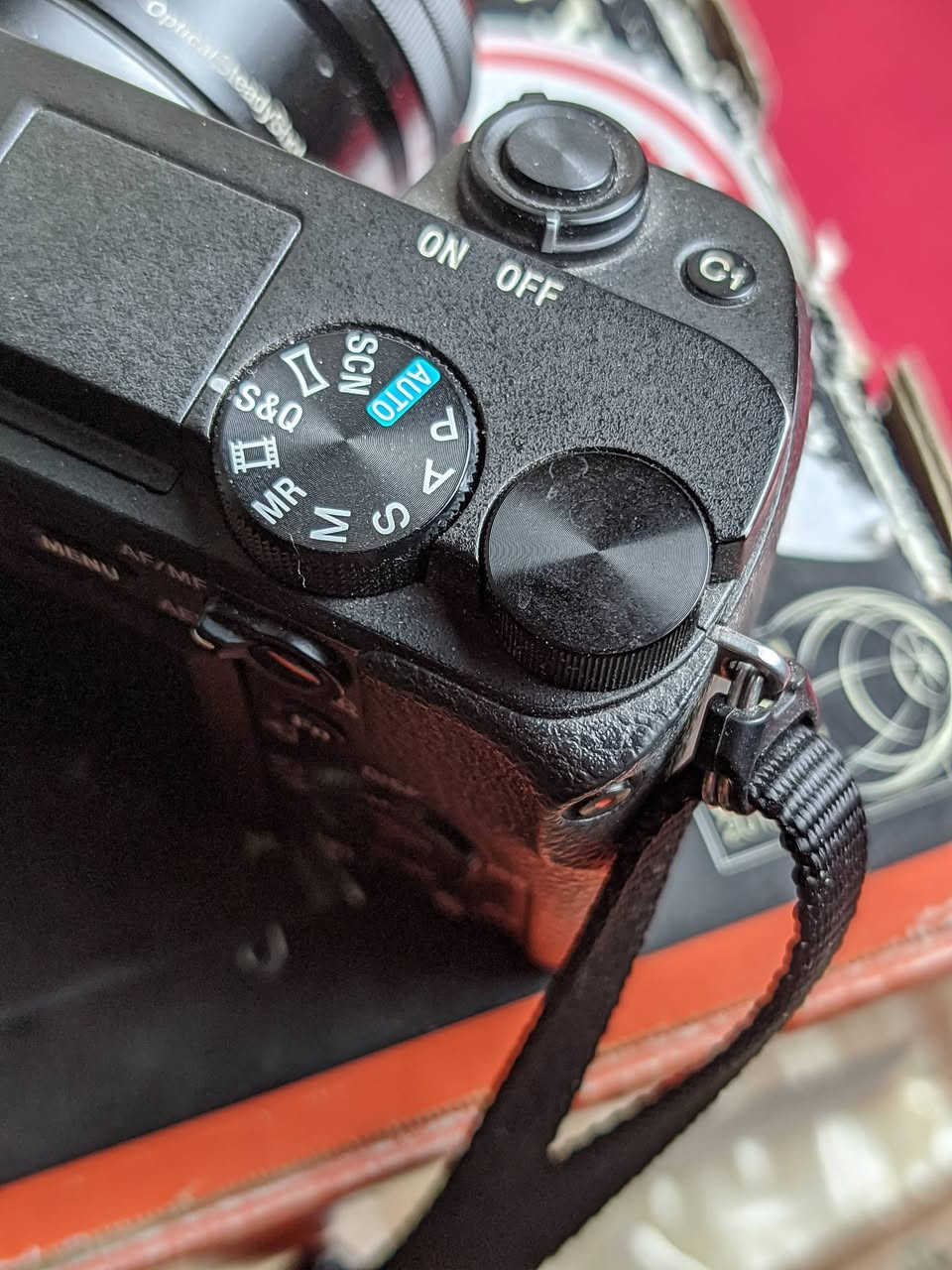 الكاميرا مستخدمه استخدام شخصي ( مال بيت )
كارتون مع كتيبات مع حزام سوني اصلي مع شاحنه وكيبل اصلي
ورام 16 
تصوير فديو 4k والكثير من المزايا 
مواصفاتها معروفه 
تكدر تبحث عنها في اليوتيوب 
مهتم بالسعر أتصل 
أو راسلني خاص وبخدمتك 
*********** واتس آب 
*********** واتس آب
