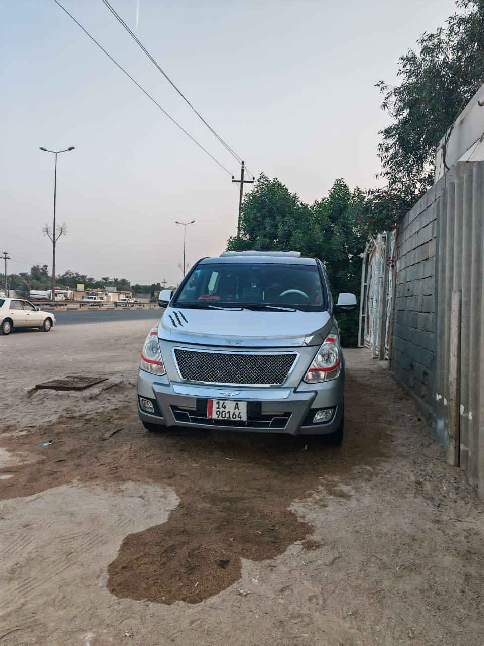 السلام عليكم استاركس 12 معلايه 19 سياره جاهزه من كلشي فول مواصفات خليجيه فتحات سياره كلهه ع البلاد محرك سبلاين سياره مكفوله فقط بيهه رشه صبغ كوريا ربع جاملغ خلفي وربع باب سلايت موجوده بلصور مشر عليهه سياره بسمي ارقام دوليا شرط تحويل  بيع مستعجل  مكاني البصره للستفسار ع رقم ***********
