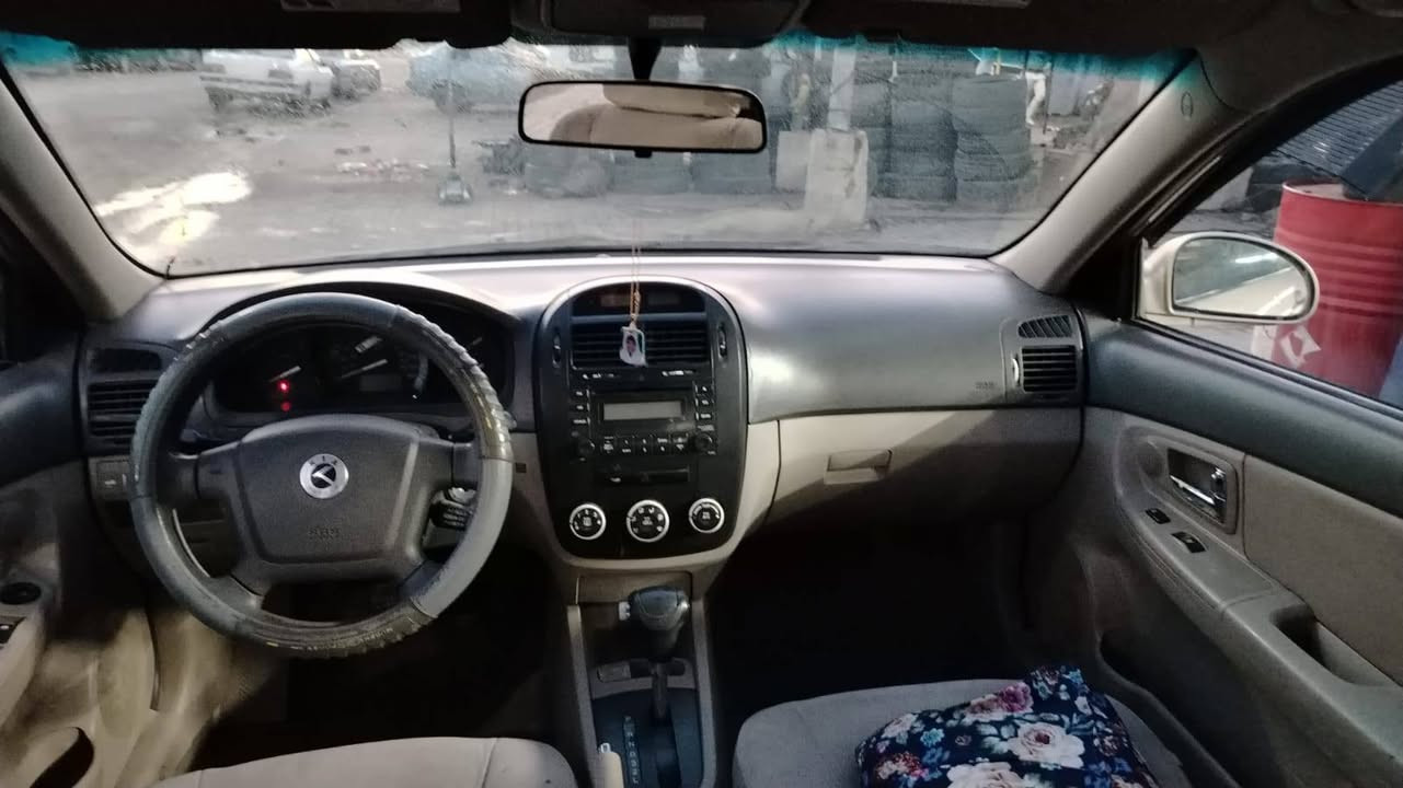 السلام عليكم 
للبيع فقط كيا اسبكترا 2009 
سيارة جديدة وحادثه فقط قطعتين صبغ باب وجاملغ 
السائق مكينه كير مكفولات وباقي تفاصيل مبينه بالصور 
مكان السيارة كربلاء 
للتواصل ***********
