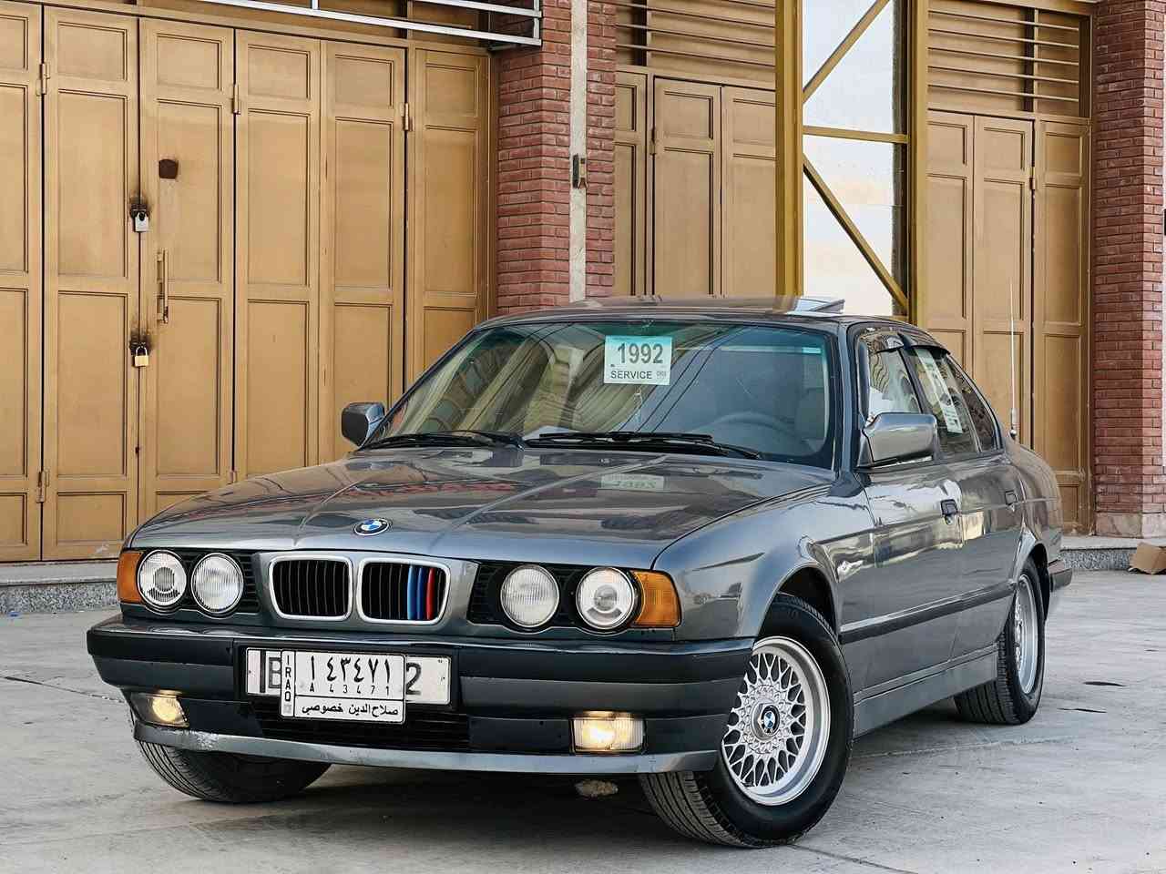 سلام عليكم للبيع BMW 525IA اصل  موديل 1991مسكر كير اوتو  محرك وكير شرط تتفأه وتبريد شغال سلايت جام كهرباء تخم تاير ويل خليه اصلي صدر جديد صبغ جماليه بدون ضرر بلادي سنويه لل28 شرط التحويل سعر 65$ وبيها مجال مكاني صلاح الدين للاتصال ***********

