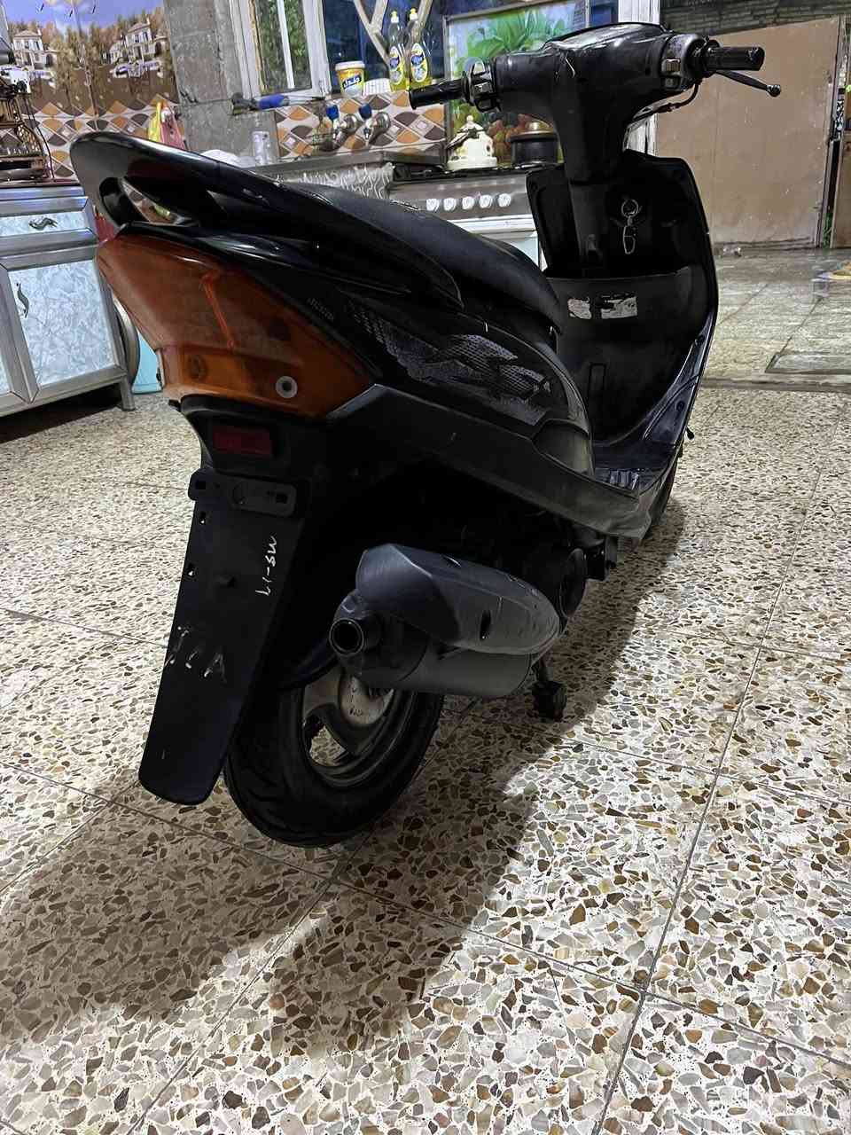 سلام عليكم دراجه ماكس عدله دراجه كلها بلاديه كفرات بلاد ختم واحد مكينه ما مفتوحه كهرباءيات كلها شغاله سلف هندر مكاني الرئاسه مال عبيدي شارع 20 الرقم *********** بي واتساب السعر 450
