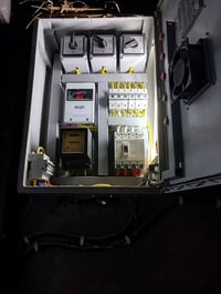 الكهرباء ليست فقط مهنة لكسب العيش ، الكهرباء فن ابداع عشق ، فمن أحب عم...